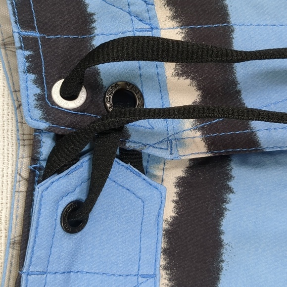 Volcom Men's Long 4 Way Stretch Board Shorts Size 36 Like New - Picture 4 of 8